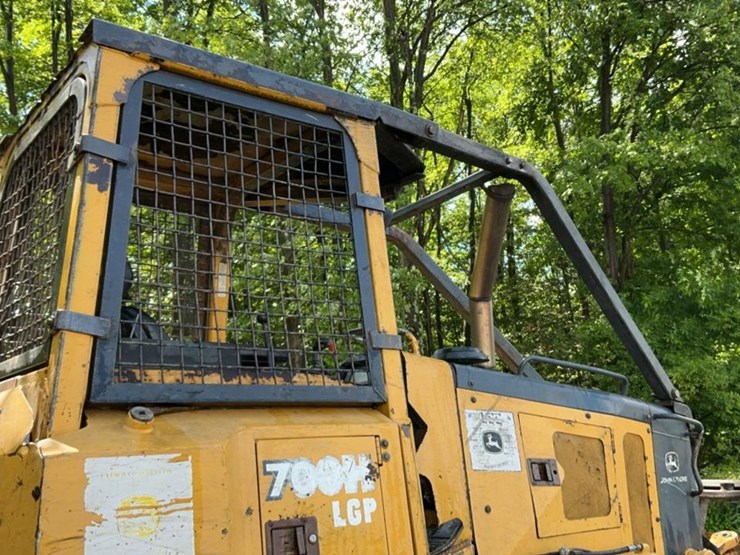 2004-deere-700h-lgp-image-28