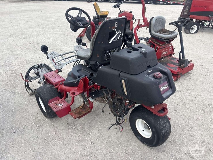 2015-toro-greensmaster-3300-triflex-commercial-greens-mower-image-6