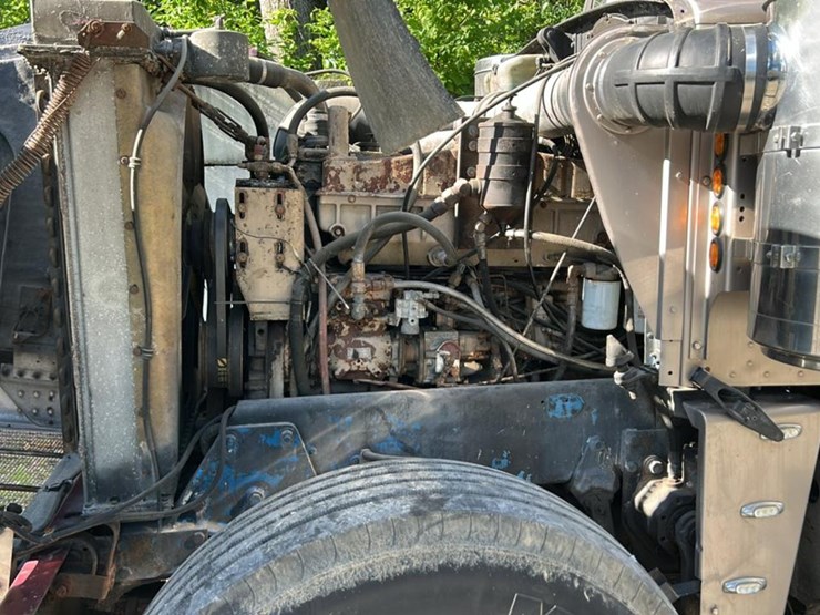 1979-peterbilt-359-image-59