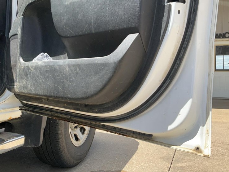 2015-chevrolet-3500-image-46