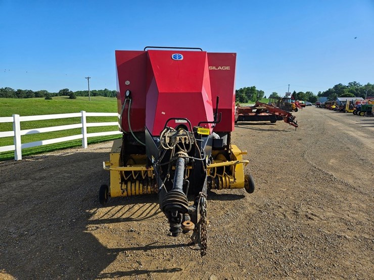 new-holland-590-image-8