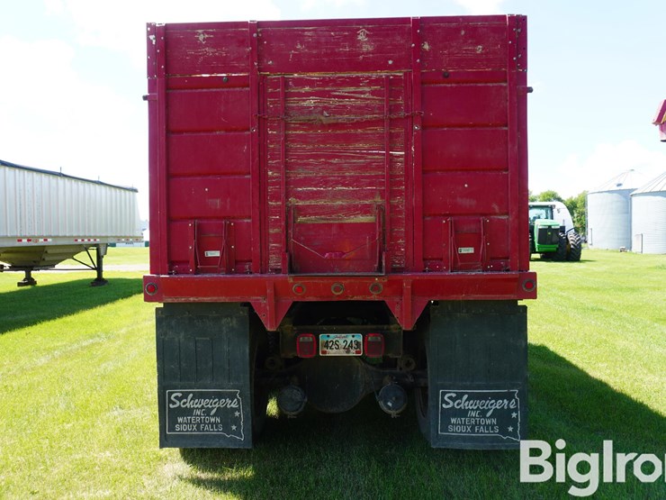 2001-freightliner-fl70-image-6