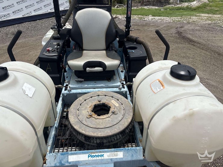 2019-hustler-super-z-w/-commercial-spray-and-slurry-recovery-system-image-15