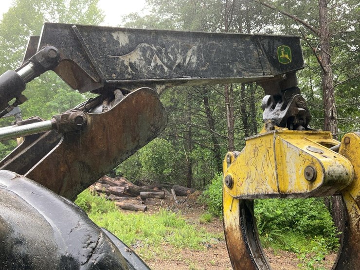 2015-deere-848h-image-23