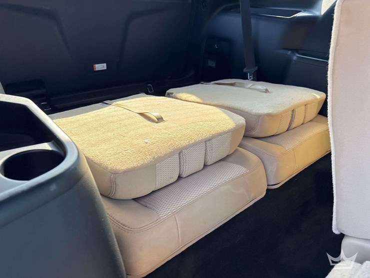 2016-ford-explorer-image-19