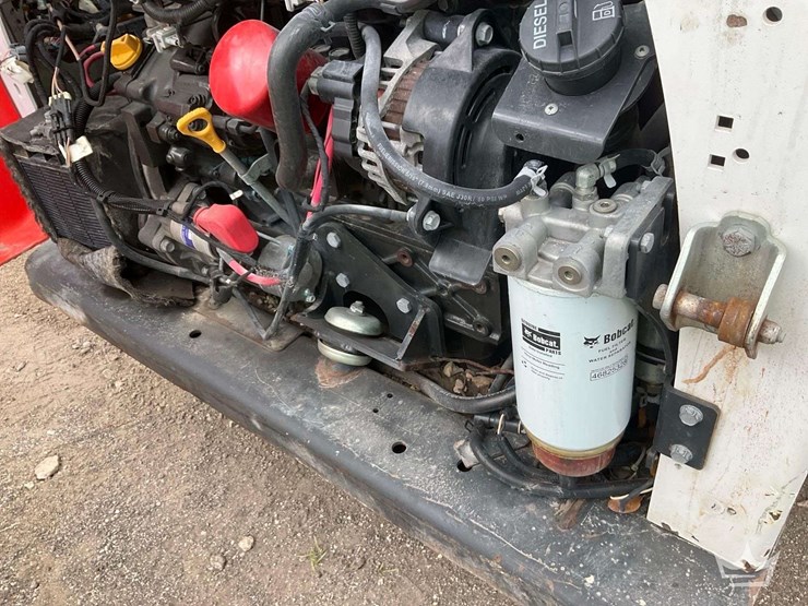 2022-bobcat-t740-image-8