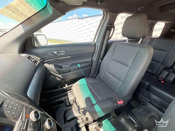 2018-ford-explorer-image-18