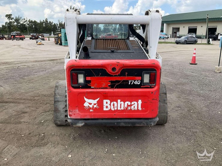 2022-bobcat-t740-image-29