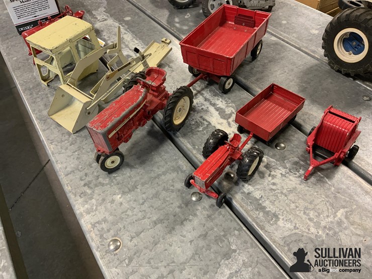 international-toy-tractors-and-parts-image-1