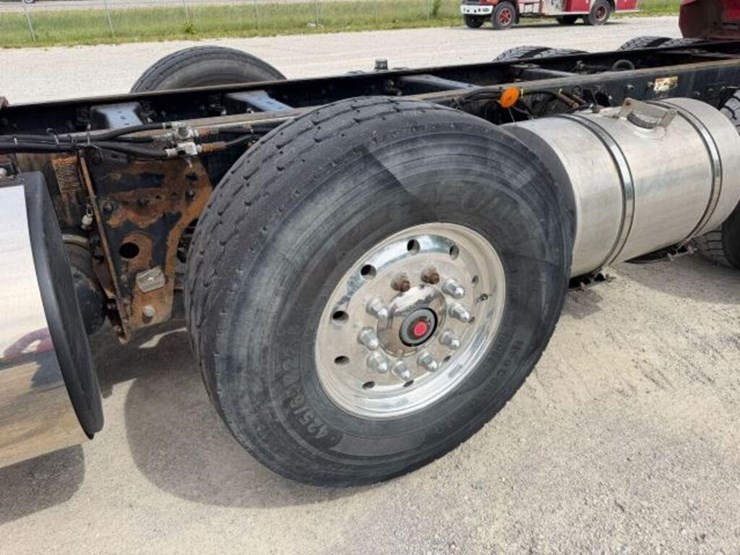2021-kenworth-t880-image-54