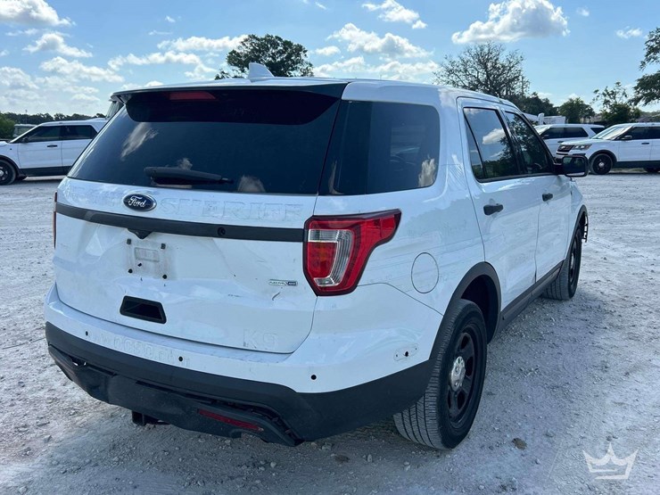 2016-ford-explorer-image-4