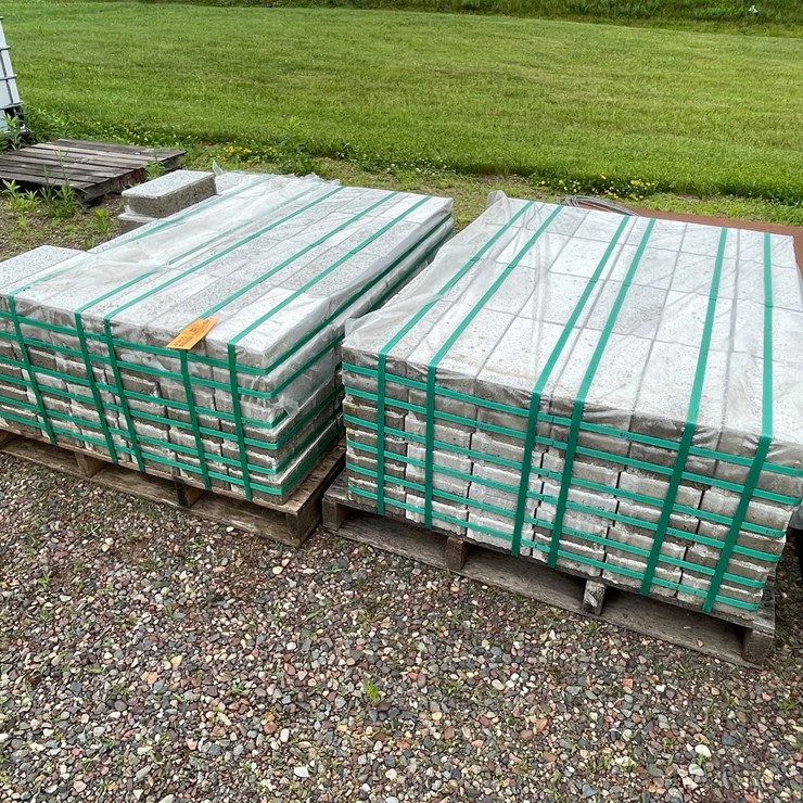 #4960 • (2) Pallets of Commercial Grade Patio Pavers