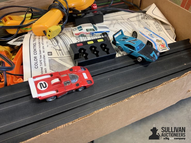 afx-twister-racetrack-&-cars-image-3