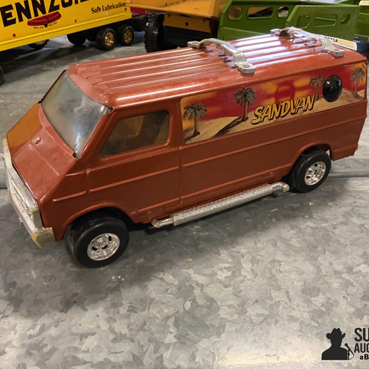 Ertl Sandvan Toy Van