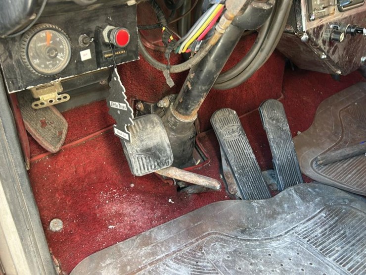 1979-peterbilt-359-image-17