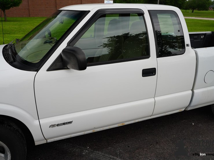 2001-chevrolet-s10-image-14