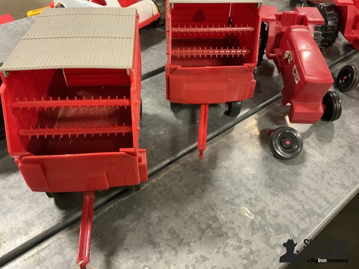 ertl-international-toy-tractors-&-wagons-image-7