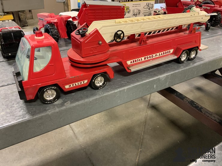 nylint-aerial-hook-n-ladder-toy-truck-image-1