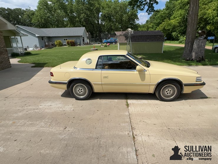 1989-maserati-convertible-coupe-collector-car-image-4