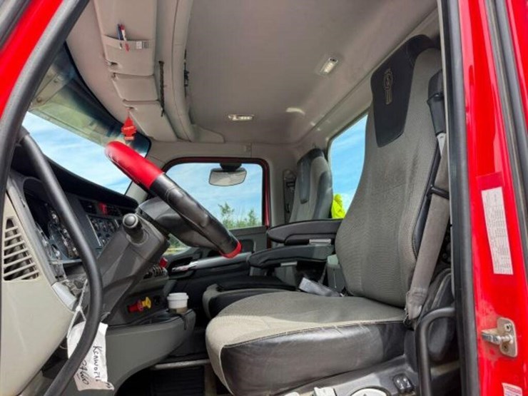 2021-kenworth-t880-image-27