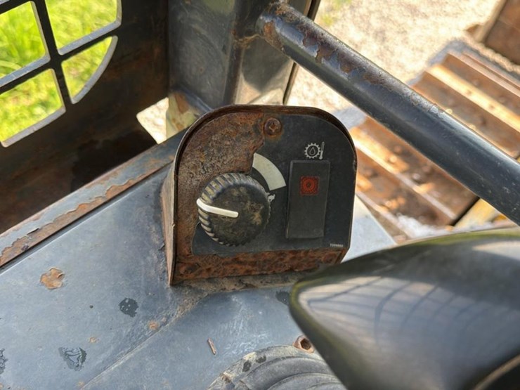 2012-john-deere-450-image-48