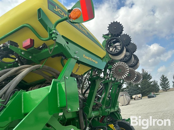 2018-john-deere-1795-image-16