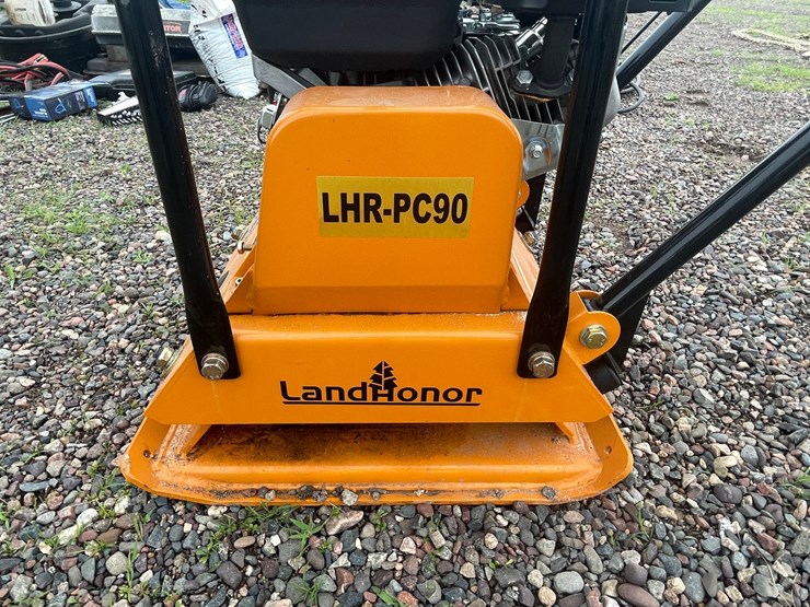 #4936-•-landhonor-gas-powered-plate-compactor-image-8