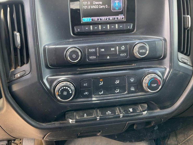 2015-chevrolet-3500-image-16