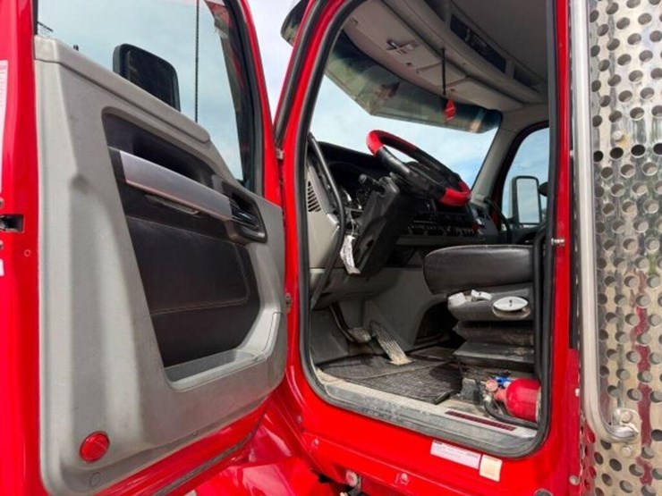 2021-kenworth-t880-image-28