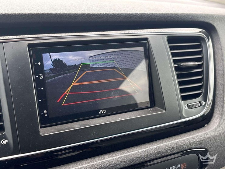 2015-kia-sedona-image-17