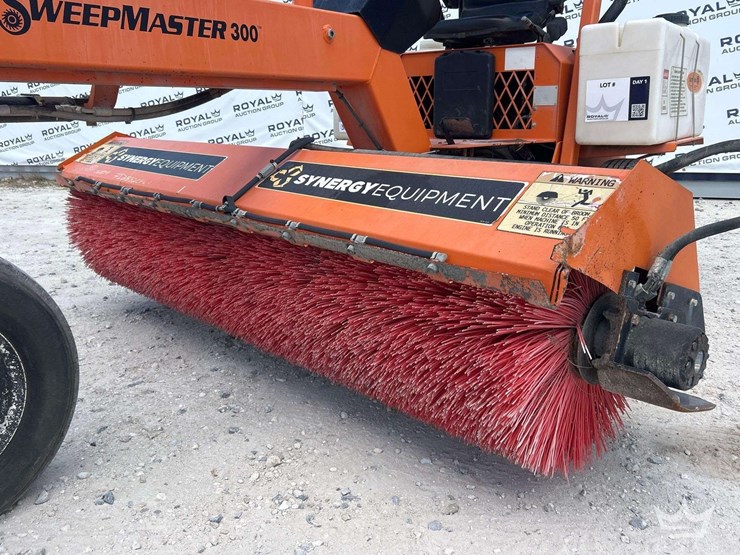 2019-laymor-sm300-towable-ride-on-rotating-sweeper-image-10