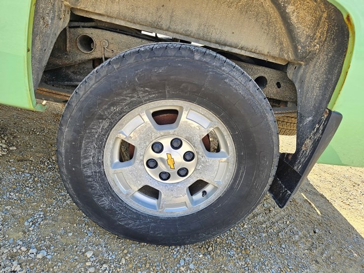 2010-chevrolet-2500-image-24