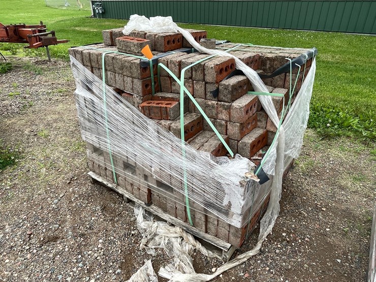 #4956-•-pallet-of-bricks-image-1
