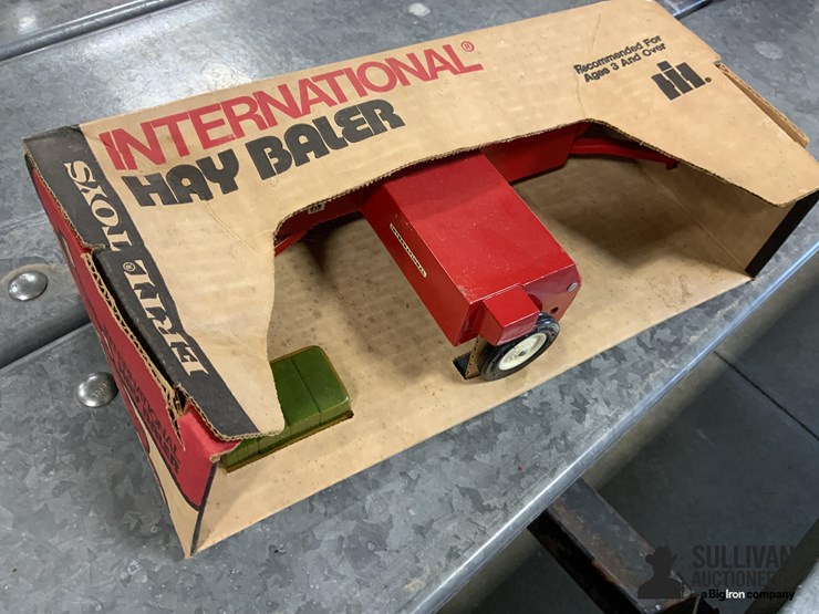 ertl-international-1/16-hay-baler-image-3