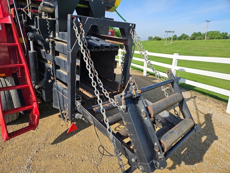 new-holland-590-image-29