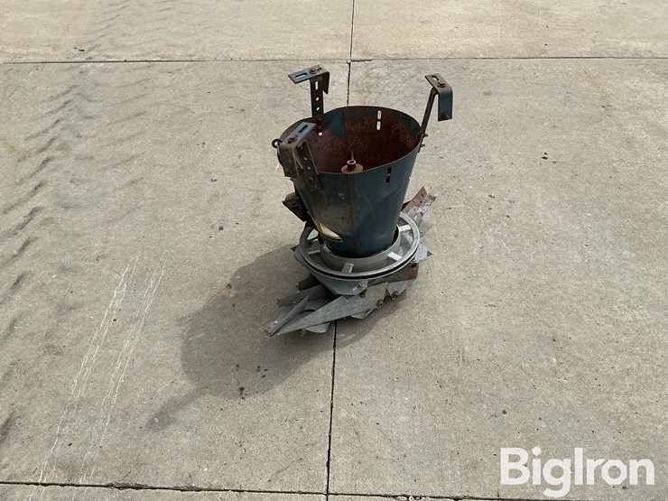 neco-electric-grain-spreader-image-4