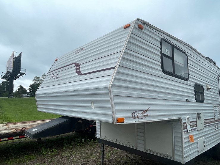 #4931-•-2001-jayco-qwest-27'-fifth-wheel-camper-(has-wi-title)-image-8
