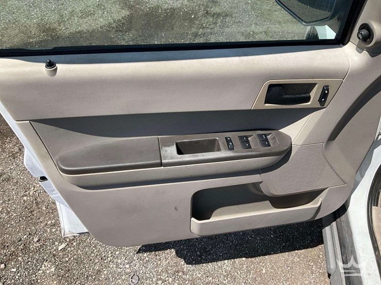2009-ford-escape-image-11