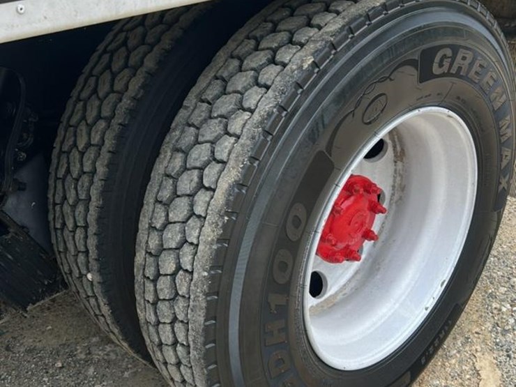 #152-•-2015-freightliner-concrete-mixing-truck-image-13