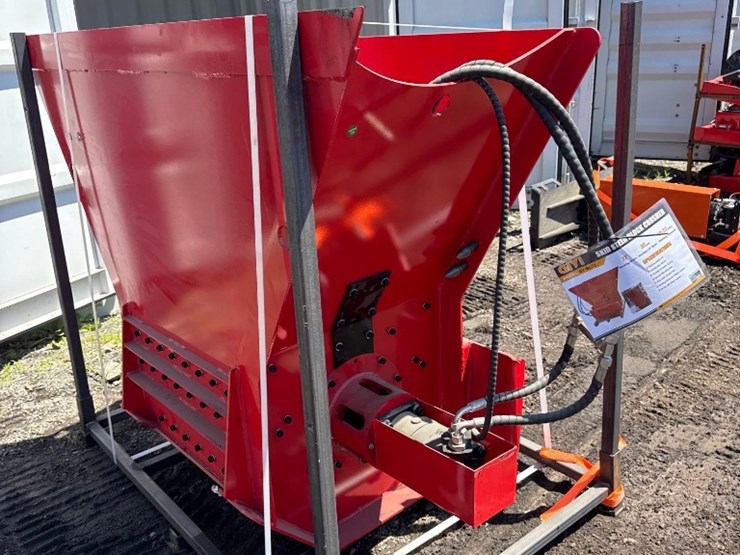 new-giyi-co-hydraulic-skidloader-block-crusher-attachment-model-gy-bc72-image-4