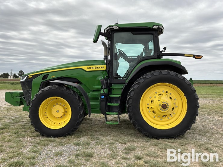 2023-john-deere-8r-230-image-8