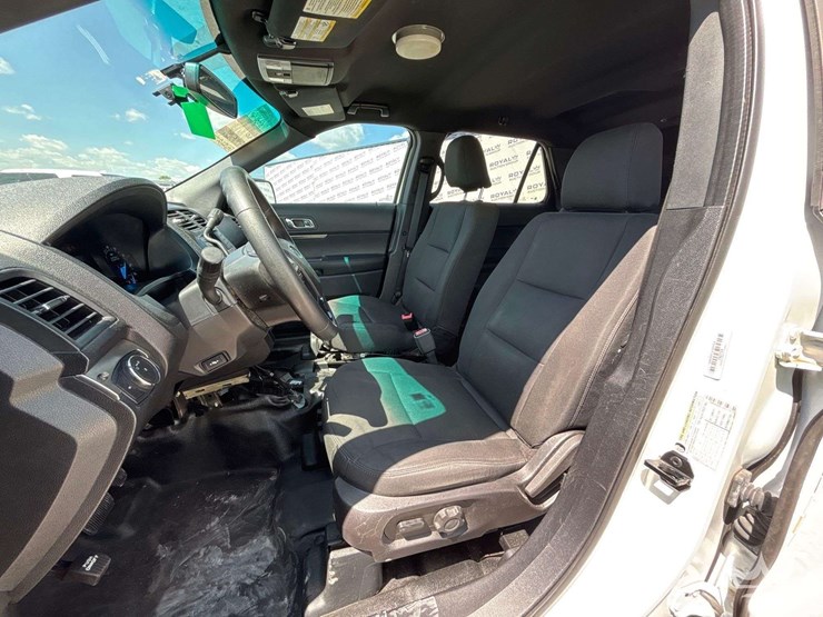2018-ford-explorer-image-11