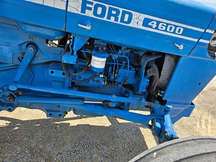 1980-ford-4600-image-13