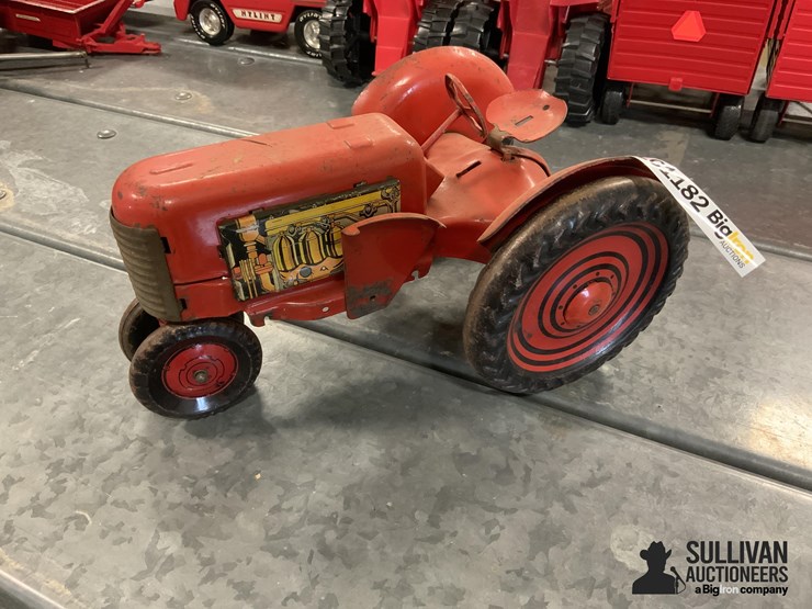 antique-toy-tractor-image-1