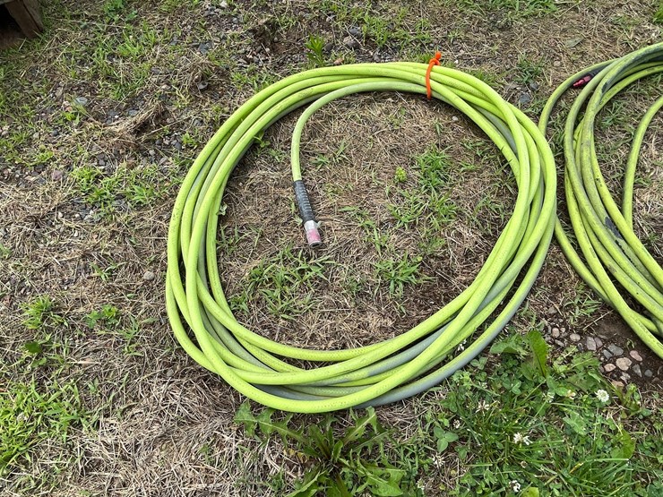 #4920-•-air-compressor-tank-with-(3)-hoses-image-3