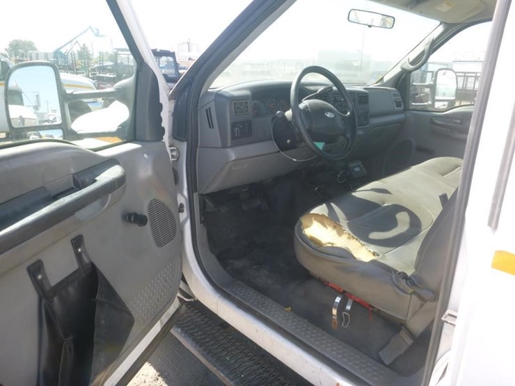 2002-ford-f550-image-19