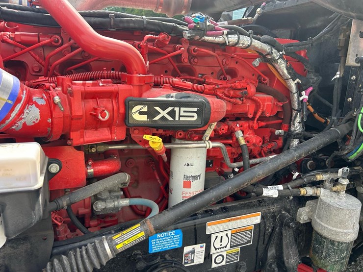 2024-peterbilt-389-image-45