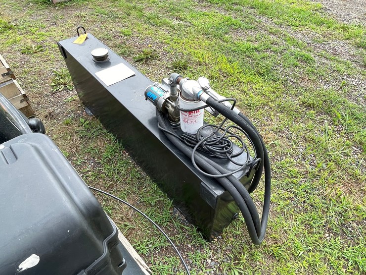 #4918-•-pickup-bed-fuel-tank-with-pump-image-2