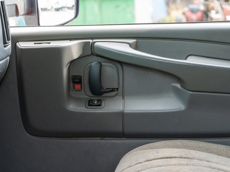 #155-•-2012-chevrolet-4500-flat-bed-truck-image-25