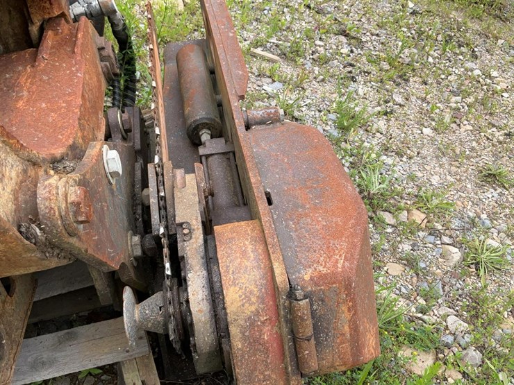 #144-•-rotobec-grapple-head-with-saw-image-5